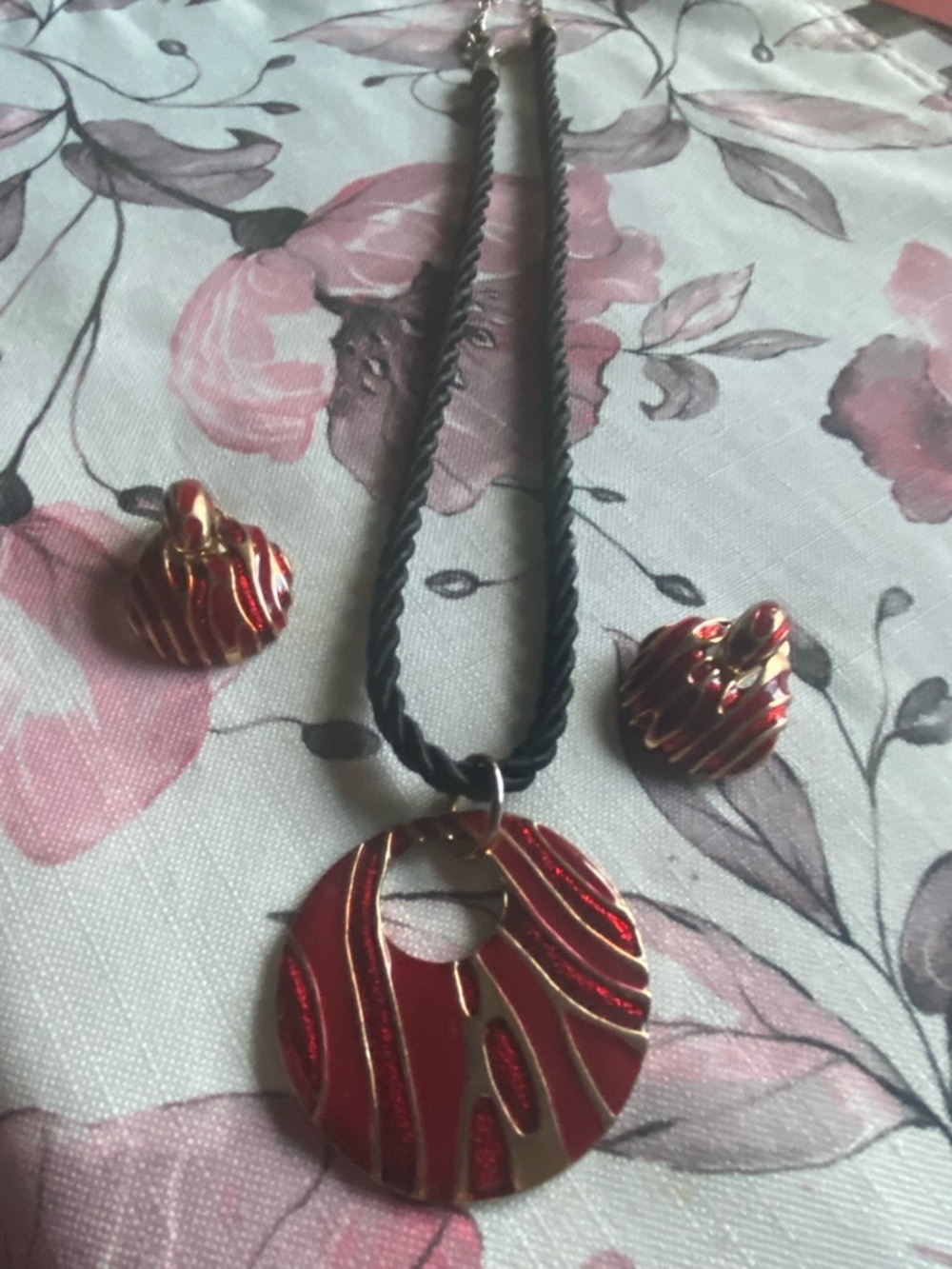 Red and Gold Round Pendant Necklace with Matching Earrings